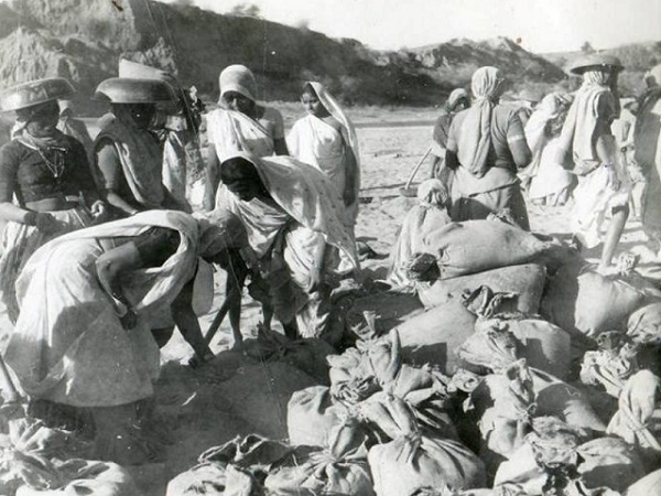 Women in Bhuj building Airstrip